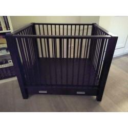 babybox met handige opberglade donker bruin