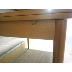 mooie oude eettafel