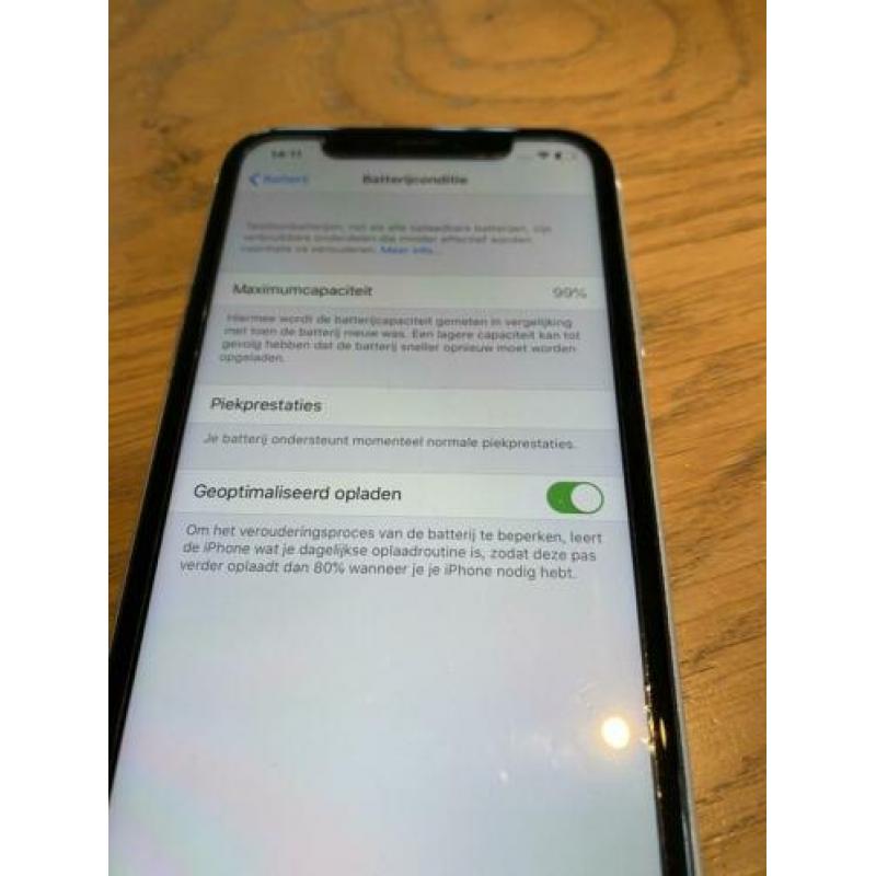 Apple iPhone Xr 64GB White + Tech21 Case