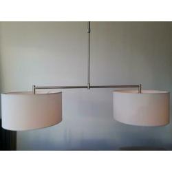 Dimbare schemerlamp tafellamp met 2 witte kappen 25 euro