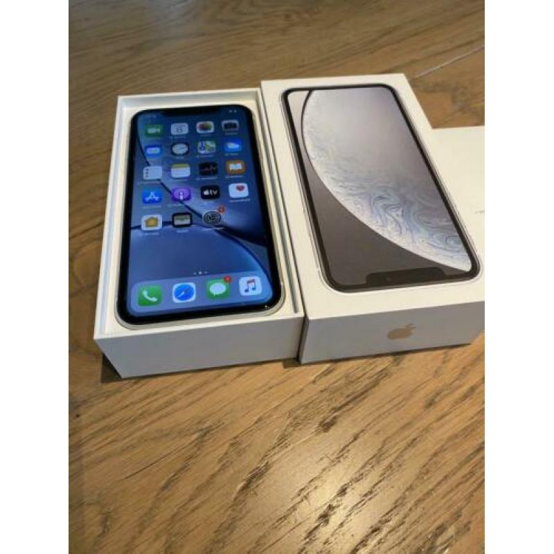 Apple iPhone Xr 64GB White + Tech21 Case
