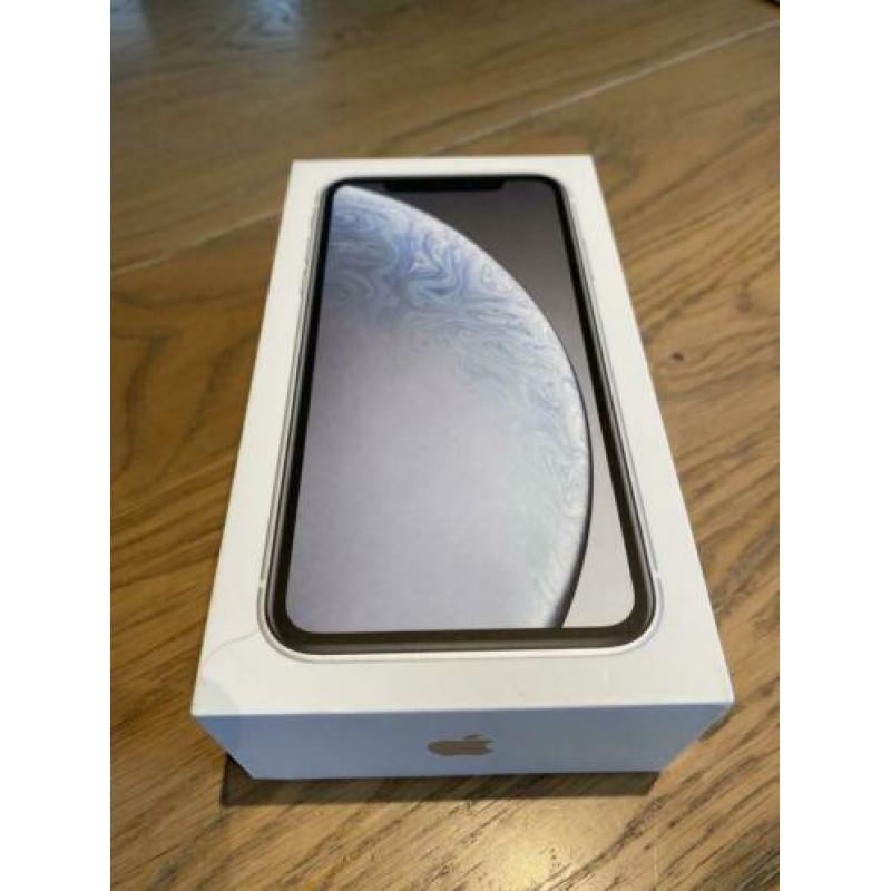Apple iPhone Xr 64GB White + Tech21 Case