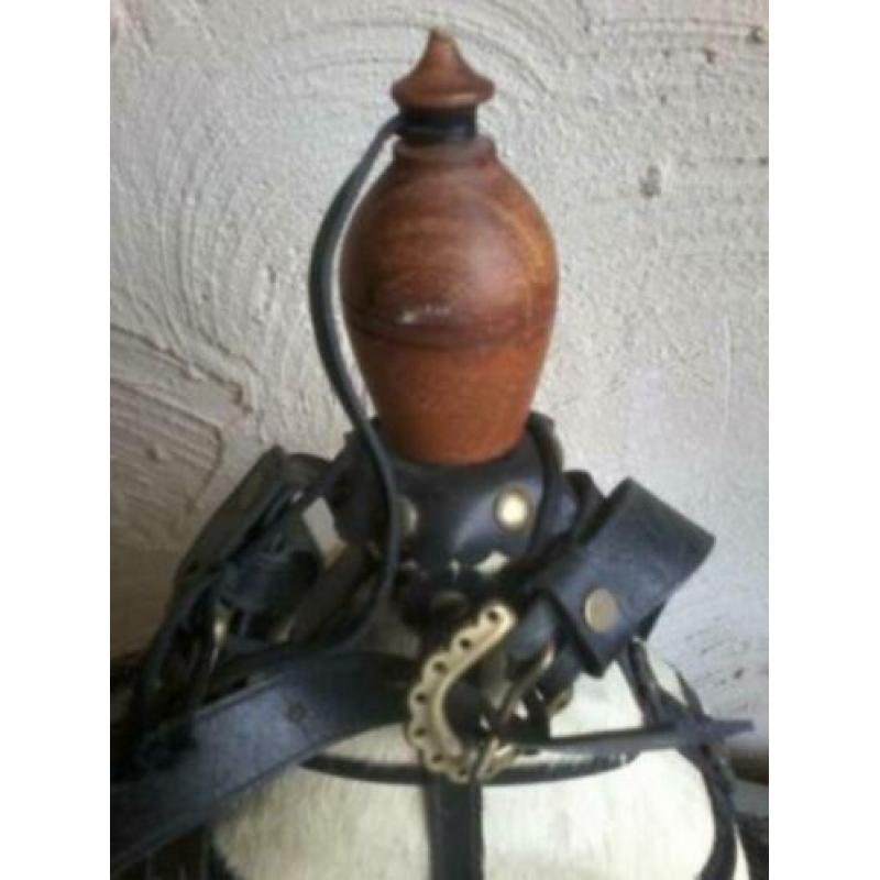 Leuke zeldzame antieke drinkfles gekleed met bont/ vacht....