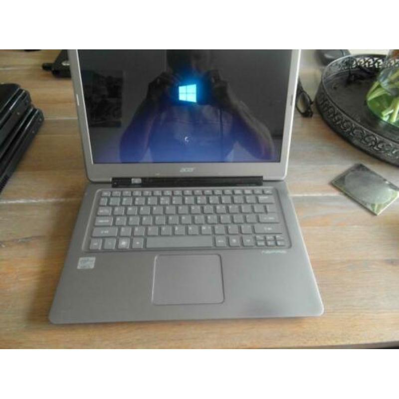 div laptops allen werkend 2x asus 1 x acer