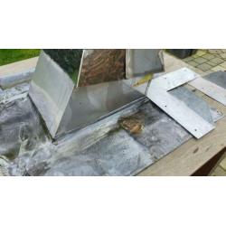 Dakdoorvoer met loodslab rookkanaal 180mm incl. trekkap RVS