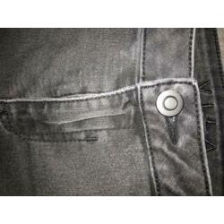 hippe Vila-sjeans, mt 31 (L), zwart, prima staat, maar 7,50!