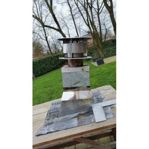 Dakdoorvoer met loodslab rookkanaal 180mm incl. trekkap RVS