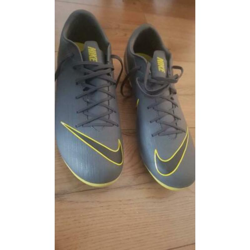 Nike Vapor 12 Academy MG maat 45
