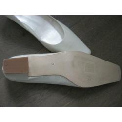 Trouwschoenen maat 41 van Lori . De kleur is gebroken wit .