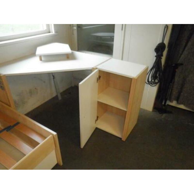 Compleet enkel bed met lade en met bureaublad en kastje!!