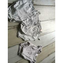 Meisjes rompers tot maat 68 en maillot en sokjes