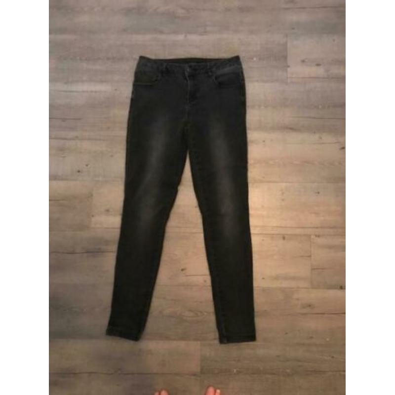 hippe Vila-sjeans, mt 31 (L), zwart, prima staat, maar 7,50!