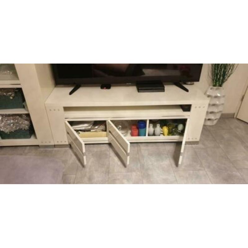 Tv meubel kast en hoge vitrine kast met swarovski stenen