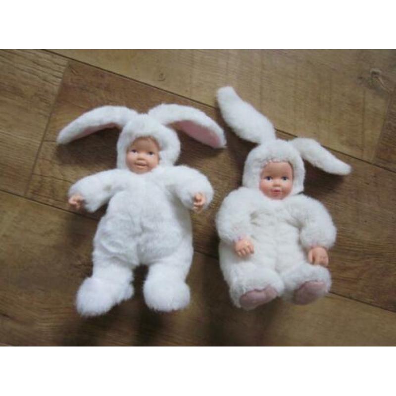 ANNE GEDDES 2 schattige witte pluche popjes in konijnenpakje