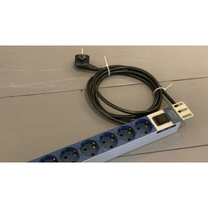Plenty PDU / spanningsslof 8-voudig (19 inch)