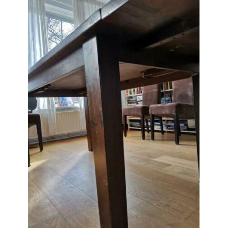 houten tafel, uitschuifbaar tot 240 cm, heeft gebruikssporen