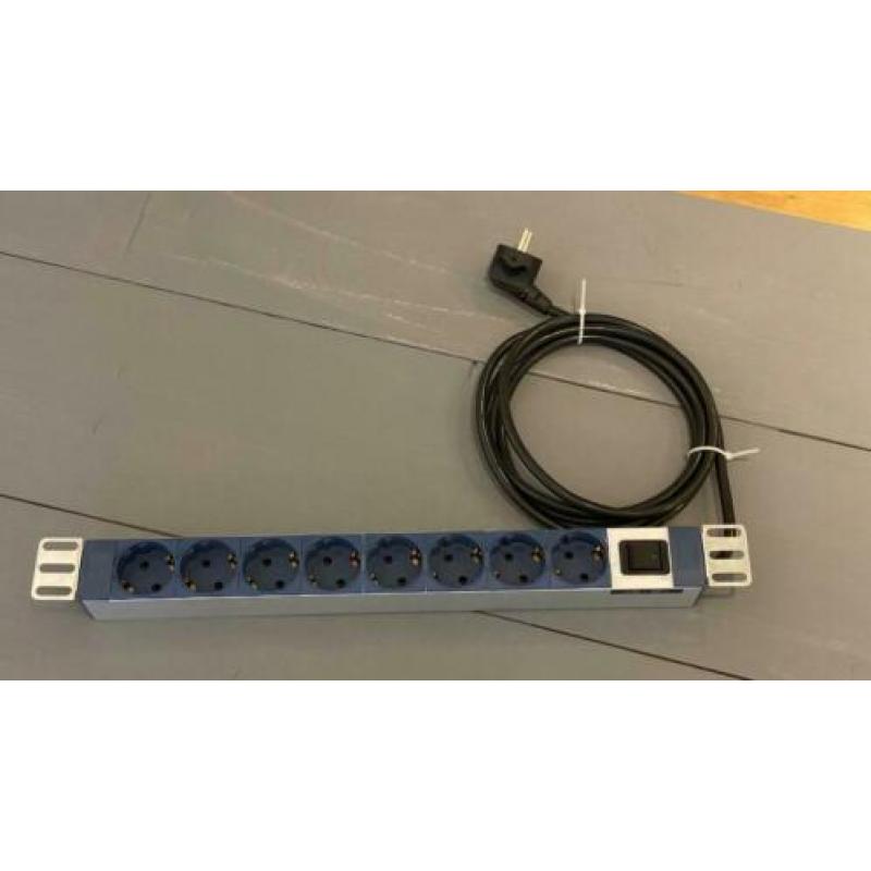Plenty PDU / spanningsslof 8-voudig (19 inch)