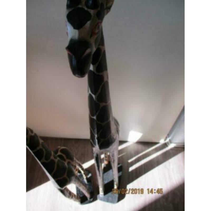 Afrikaans items, oa. Houten trom 14 h x 11 breed etc. Beelde