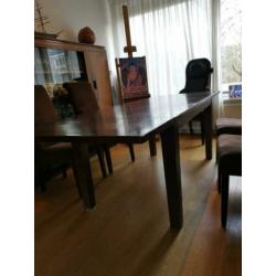 houten tafel, uitschuifbaar tot 240 cm, heeft gebruikssporen