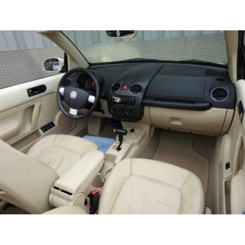 Volkswagen New Beetle CONVERTIBLE 2.5i Highline APK nieuw To