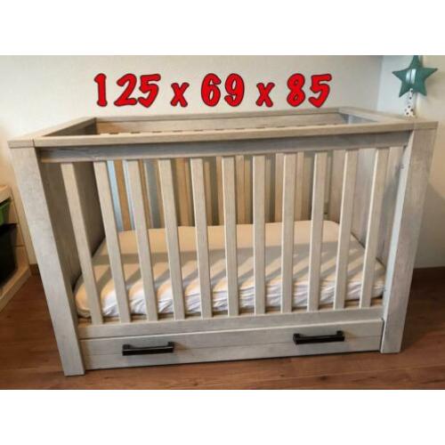 Kinderledikant en commode van Bopita