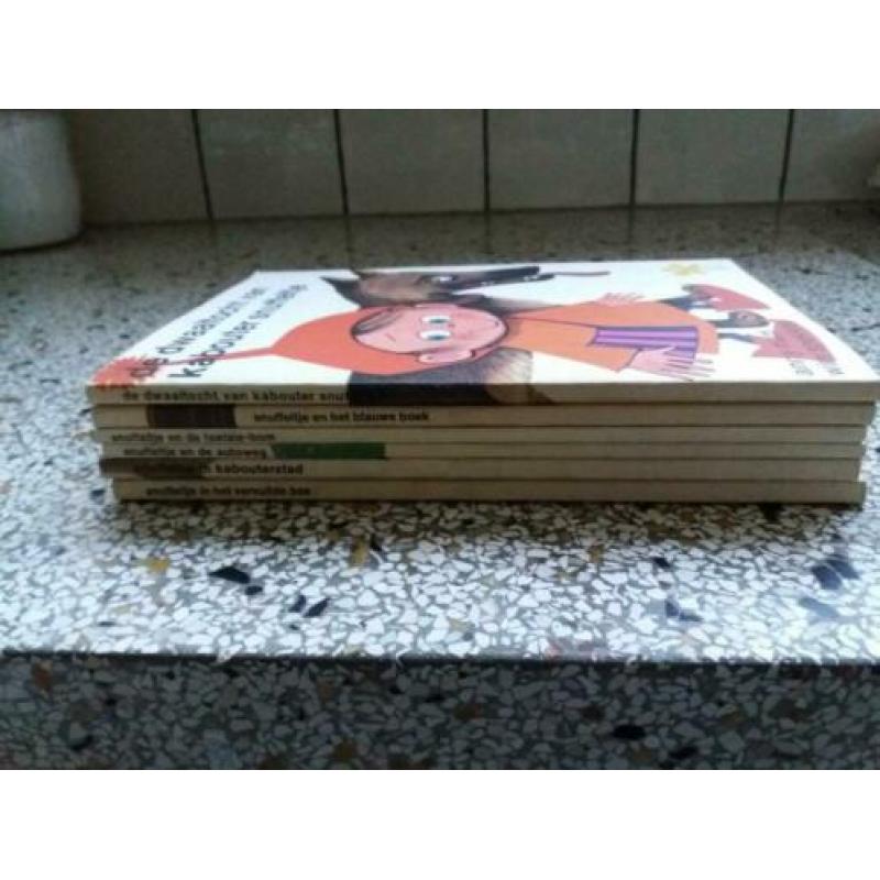 Serie van zes kinder leesboekjes over kabouter Snuffeltje.