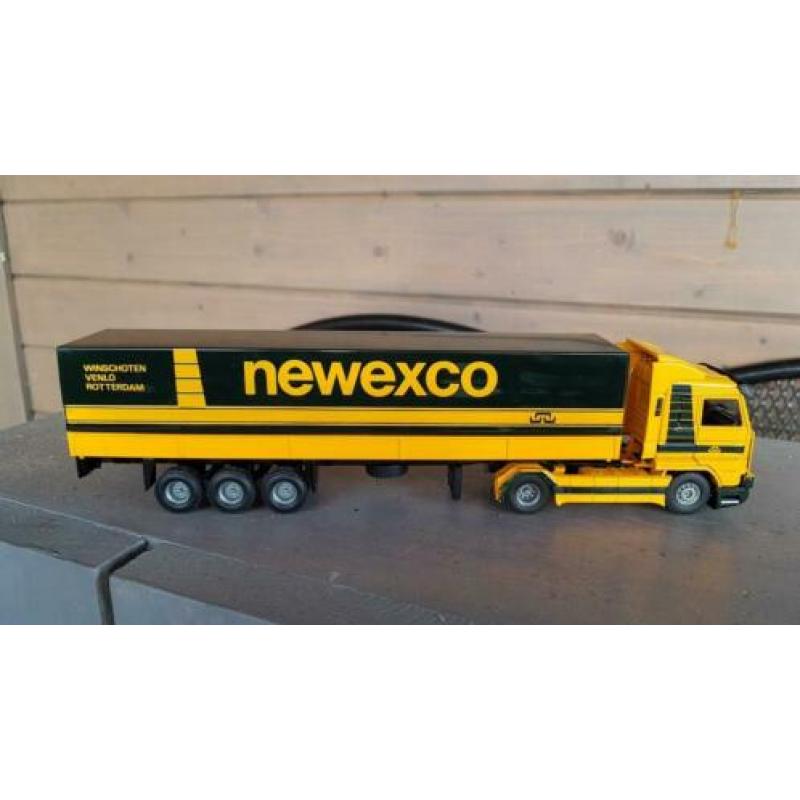 Tekno Scania 113 Streamliner Newexco
