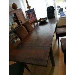 houten tafel, uitschuifbaar tot 240 cm, heeft gebruikssporen