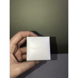 Pandora oorbellen met doosje, nog NIEUW