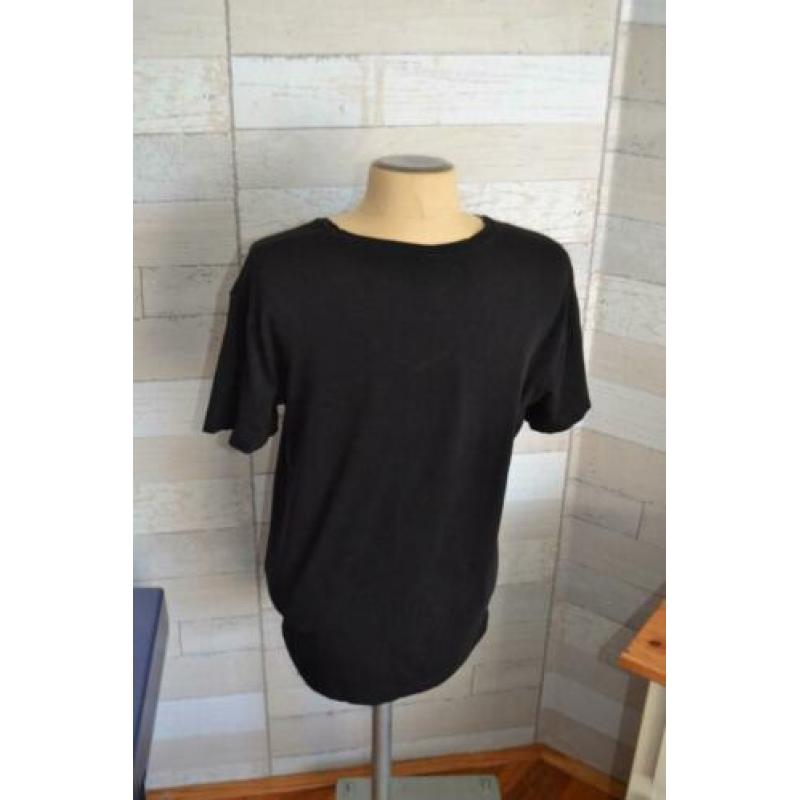 zwarte basic heren v hals shirt H&m in maat M - e40