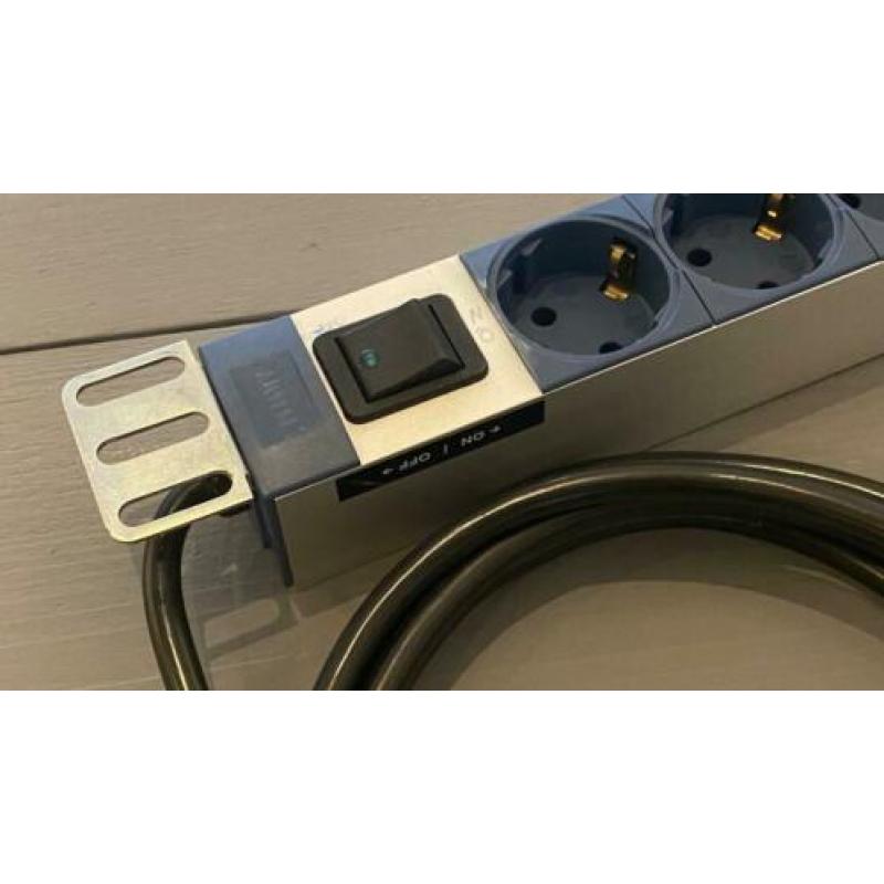 Plenty PDU / spanningsslof 8-voudig (19 inch)