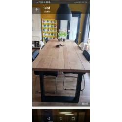 Gezellige grote eettafel. Half jaar oud..