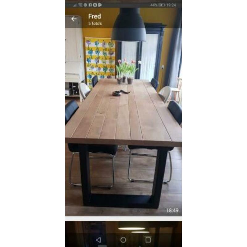 Gezellige grote eettafel. Half jaar oud..