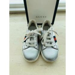 LEUKE zilverkleurige originele Gucci gympen mt 26