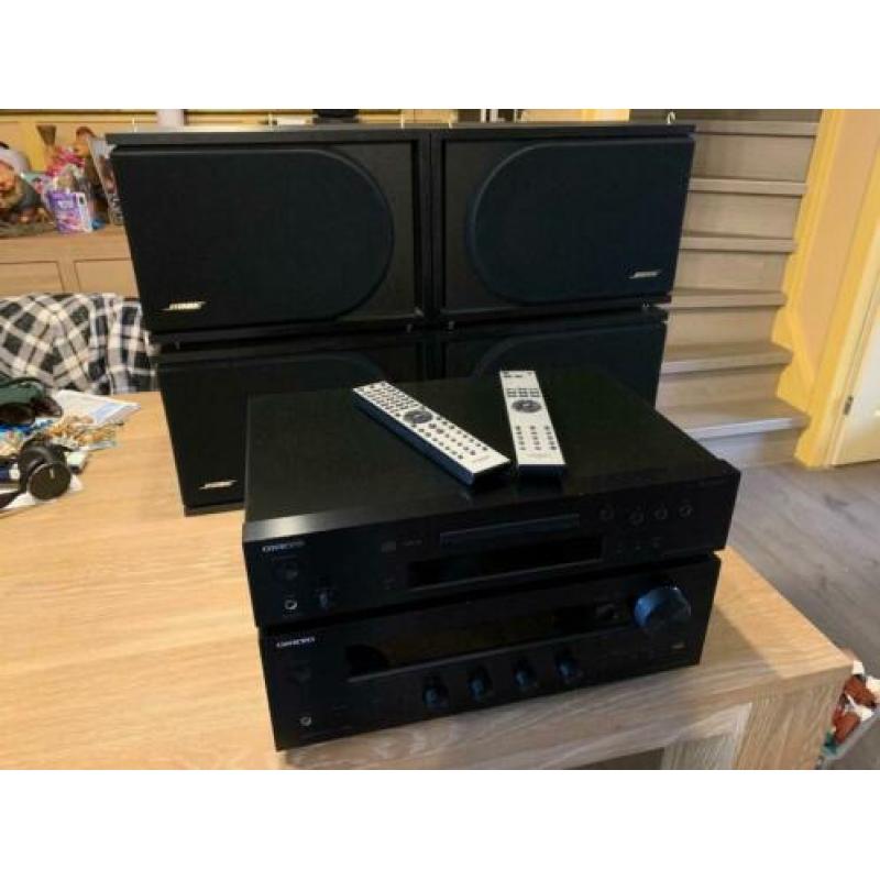 ONKYO Sterio receiver, ONKYO CD Player en BOSE Speakers