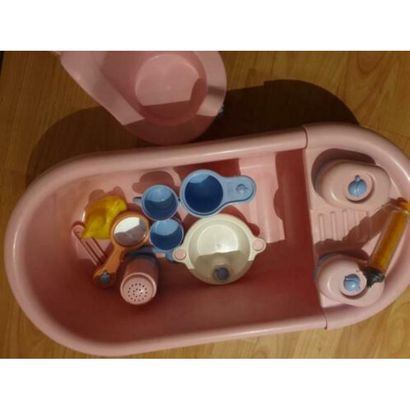Poppenbadje met van alles erbij