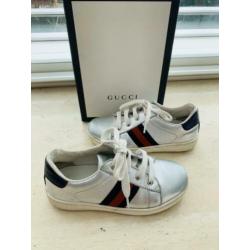 LEUKE zilverkleurige originele Gucci gympen mt 26