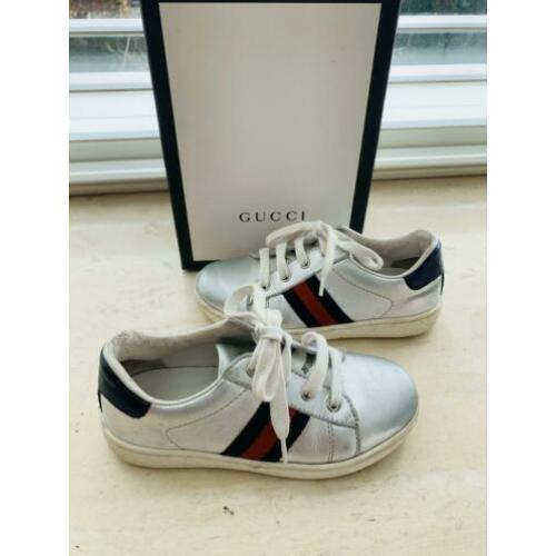 LEUKE zilverkleurige originele Gucci gympen mt 26