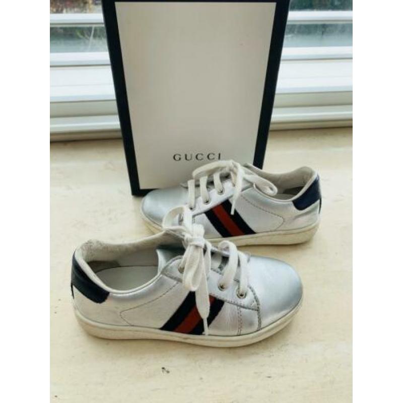 LEUKE zilverkleurige originele Gucci gympen mt 26