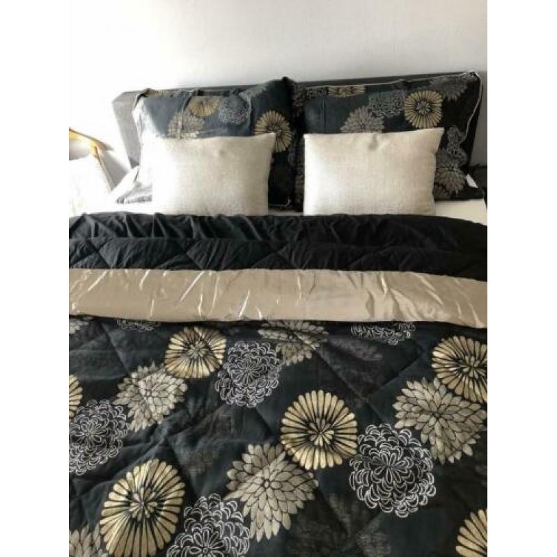 Quilted sprei set met hoeslaken en kussenslopen