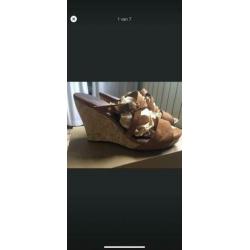 UGG sandalen in suéde m 37 zeer goede staat kleur Camel