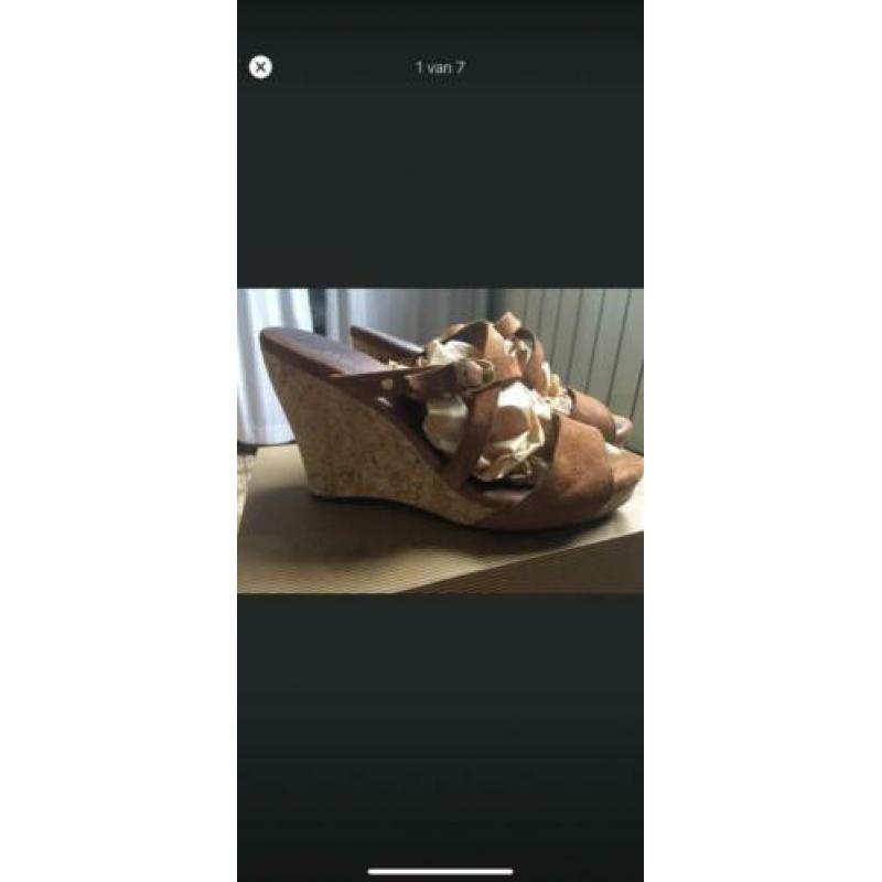 UGG sandalen in suéde m 37 zeer goede staat kleur Camel