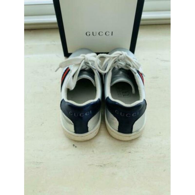 LEUKE zilverkleurige originele Gucci gympen mt 26