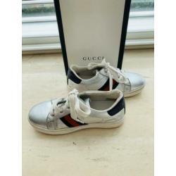 LEUKE zilverkleurige originele Gucci gympen mt 26