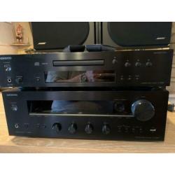 ONKYO Sterio receiver, ONKYO CD Player en BOSE Speakers