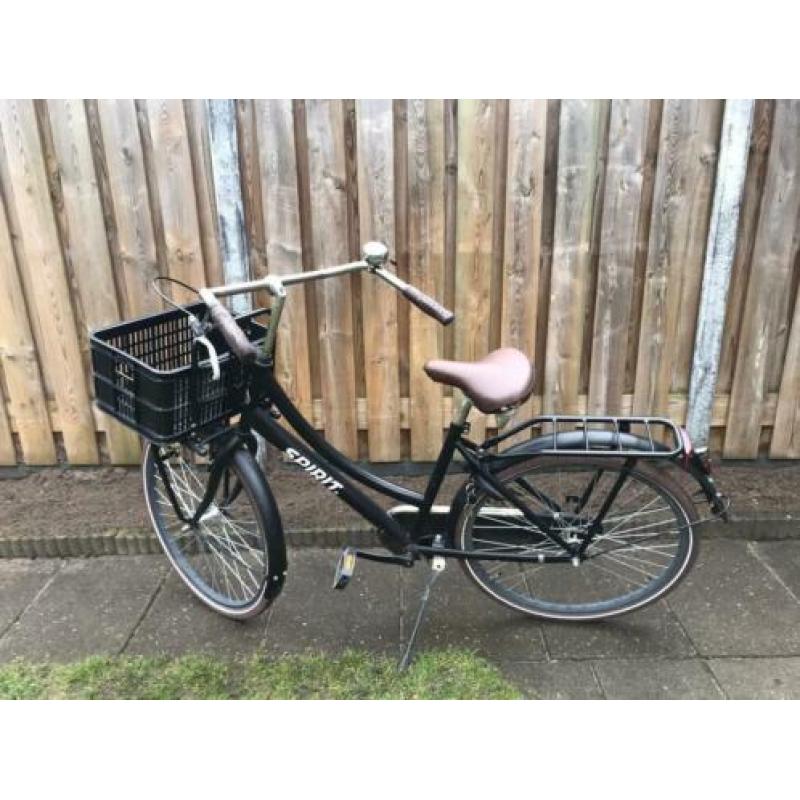 Mooi meisjes fietsen weinig gebruik