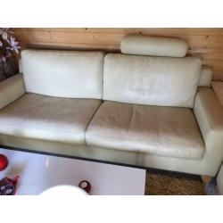 te koop mooie leren bankstellen met 2 losse hoofdsteunen