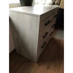 Kinderledikant en commode van Bopita
