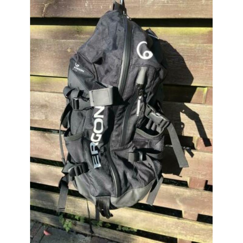 Zwarte Ergon rugzak BA1 men 16 liter