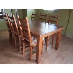 Eetkamertafel met 6 stoelen